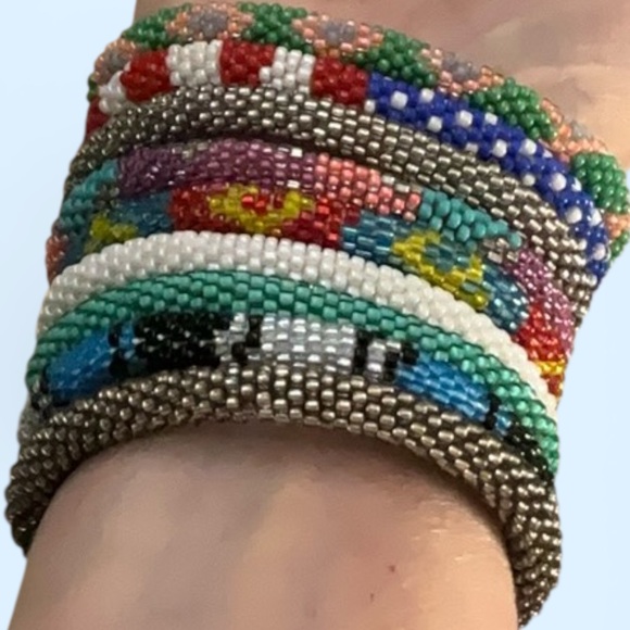 Rollover Colorful Beaded Bracelets Lot of Nine Unisex Contemporary - Picture 10 of 12